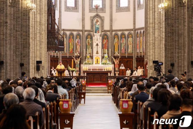 [사진] 명동성당에서 열린 주님 부활대축일 미사