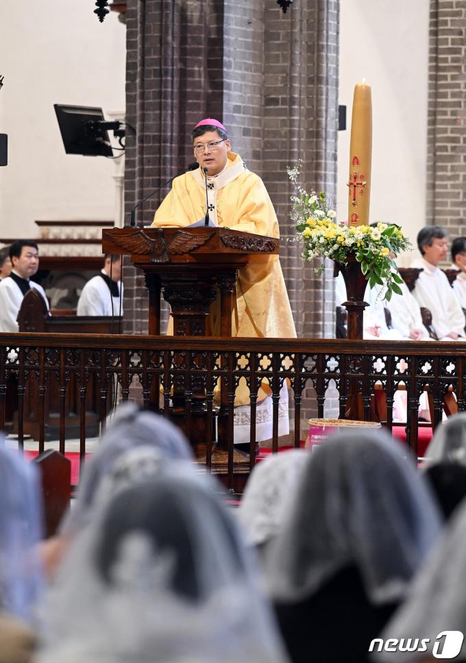 [사진] 정순택 대주교 '예수 부활, 삶을 영원한 생명으로 이어줘'
