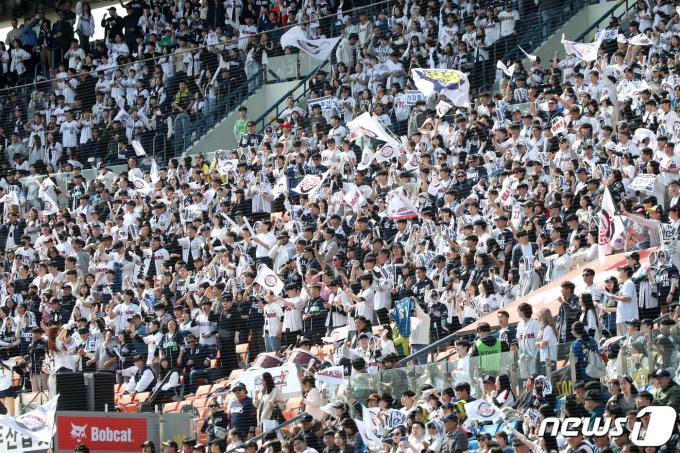 [사진] 돌아온 야구의 계절