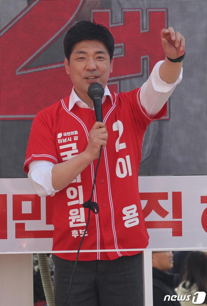 [사진] 이용 후보, 하남 시민 향해 지지 호소