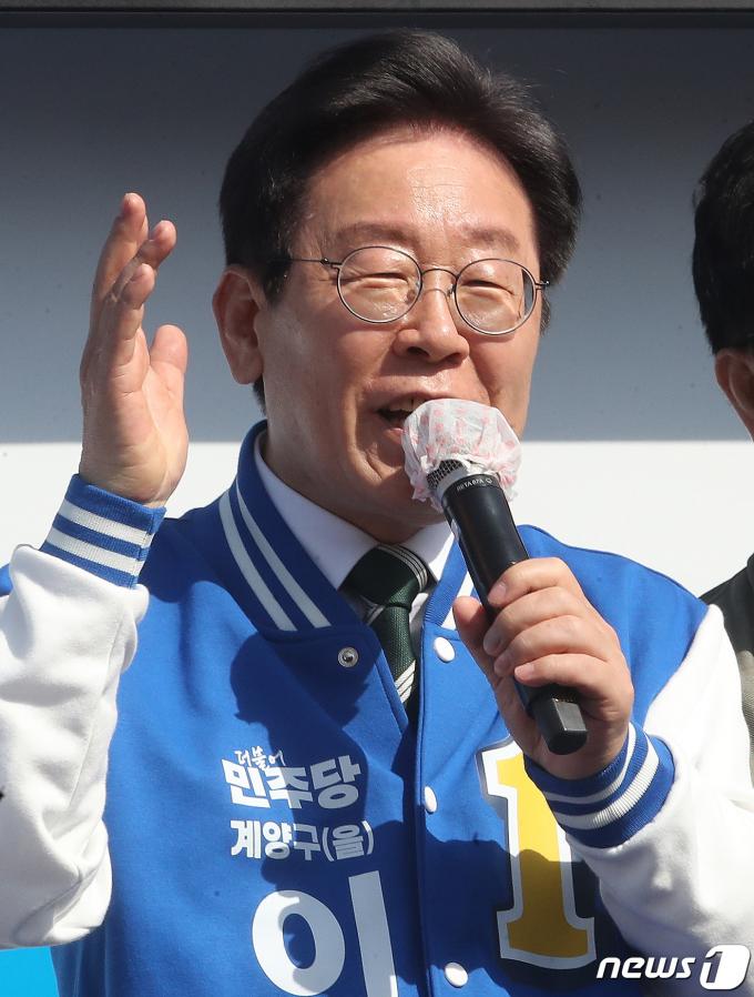 [사진] 이재명 대표, 인천 계양 주민들 향해 지지 호소