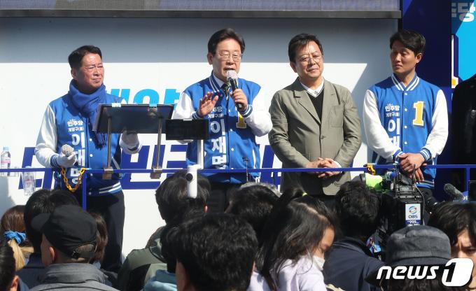 [사진] 계양 주민들 향해 지지 호소하는 이재명