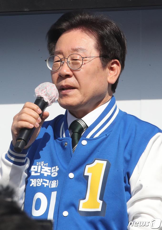 [사진] 계양 주민들에게 지지 호소하는 이재명 대표