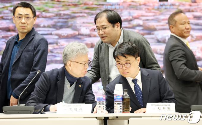[사진] 회의 앞둔 의협 비대위