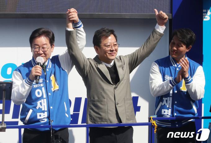 [사진] 이재명 대표 지원유세 나선 배우 이기영