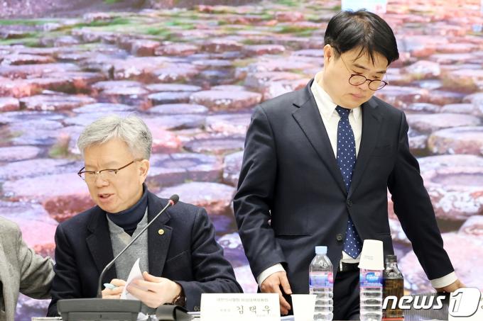 [사진] 비대위 회의 참석하는 임현택 의협 회장 당선인