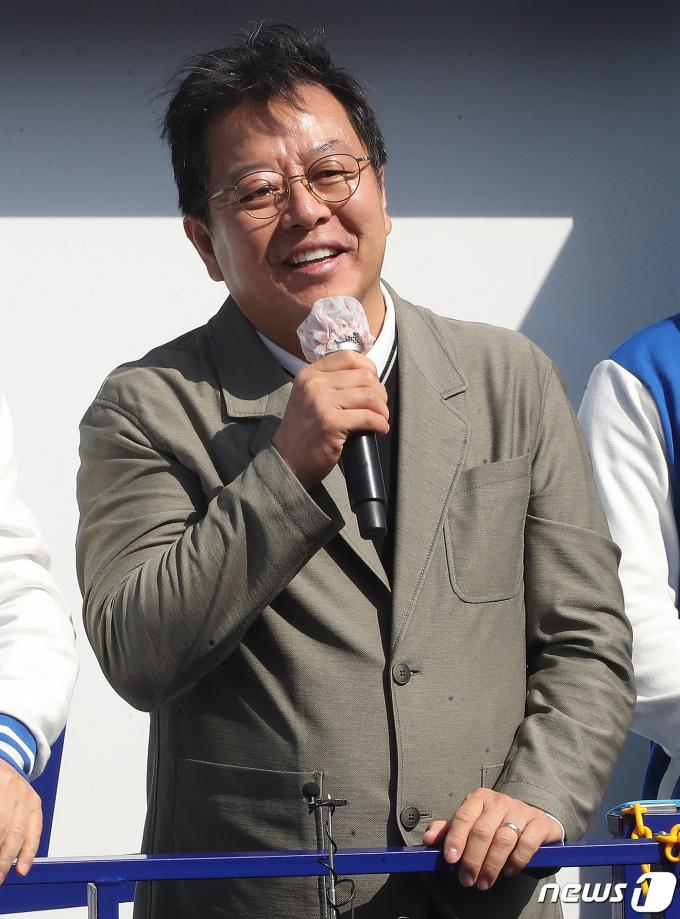 [사진] 이재명 대표 지지 호소하는 배우 이기영