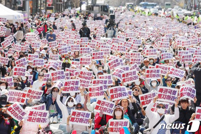 [사진] '국회의원 특권 폐지' 외치며 거리로