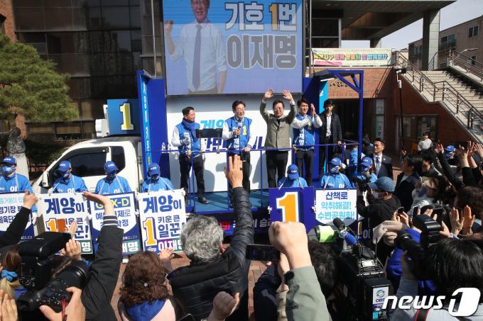 [사진] 인천 계양 주민들 찾은 이재명·이기영