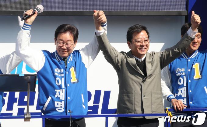 [사진] 이재명·이기영 '함께'