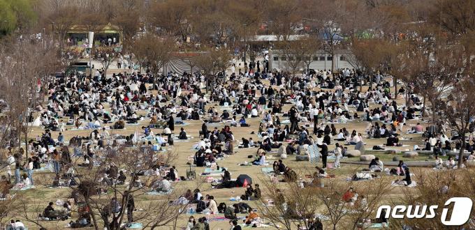[사진] 한강으로 나들이 나온 시민들