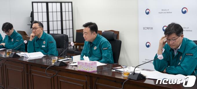 [사진] 조규홍 장관 '비상진료체계 운영현황은'