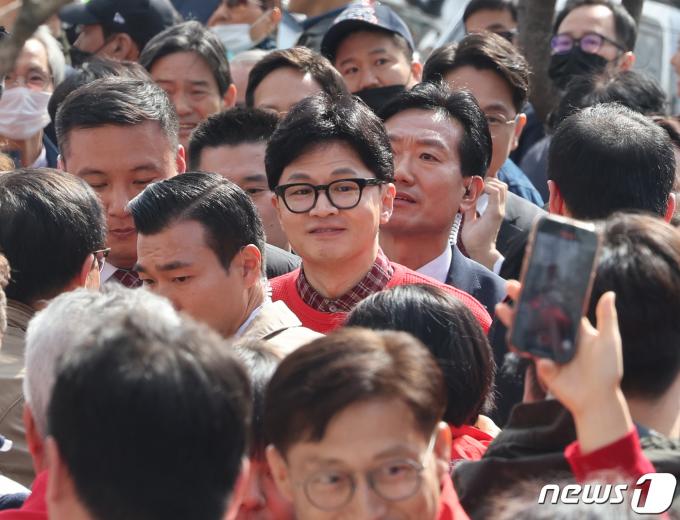 [뉴스1 PICK]한동훈, 선거운동 첫 주말 수도권 돌며 표심 호소