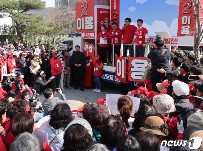 [뉴스1 PICK]한동훈, 선거운동 첫 주말 수도권 돌며 표심 호소