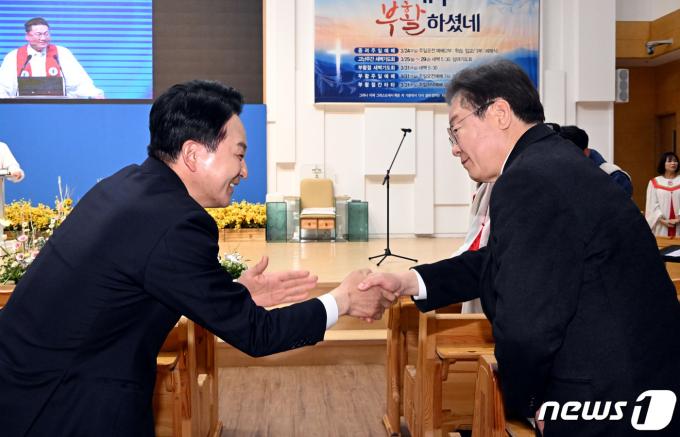 [뉴스1 PICK]이재명 유세 중, 원희룡 유세차량 등장에 발언 중단…
