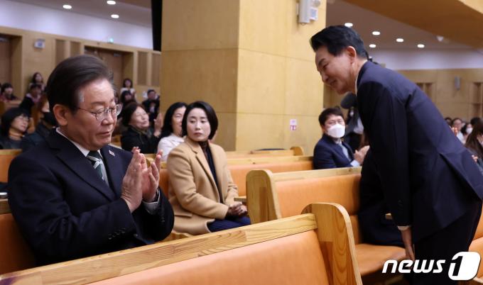 [뉴스1 PICK]이재명 유세 중, 원희룡 유세차량 등장에 발언 중단…
