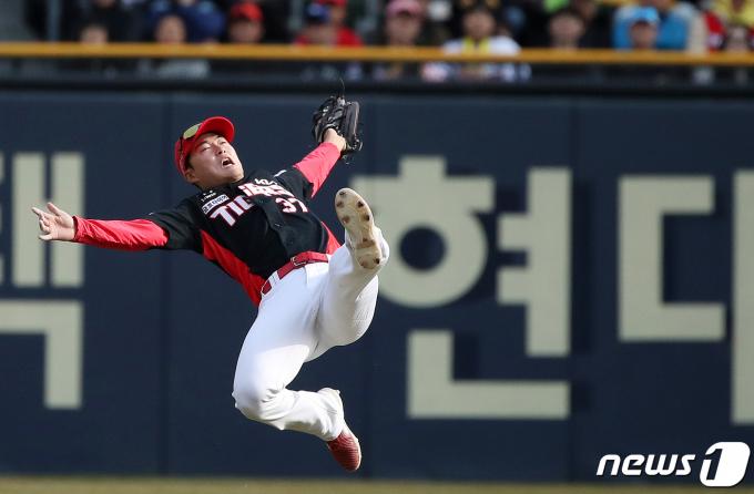 [사진] KIA 박민 '잡았다'