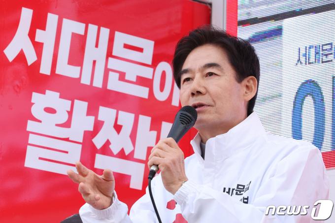 [사진] 지지 당부하는 이용호 후보