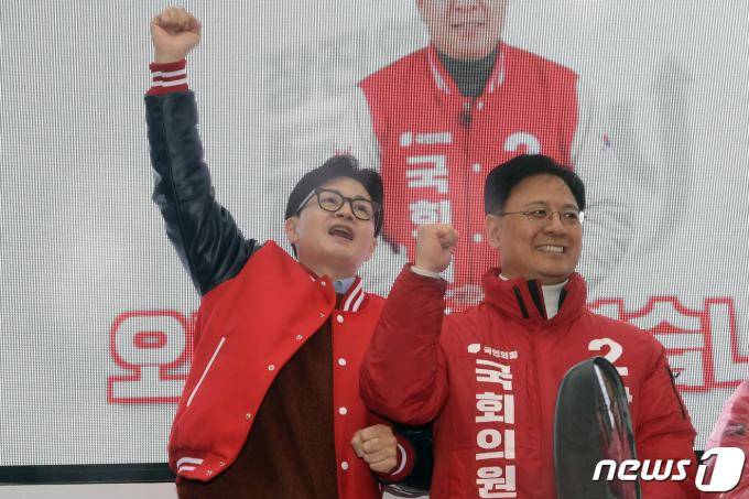 한동훈 국민의힘 총괄선거대책위원장이 29일 서울 동작구 성대시장에서 장진영(동작구 갑) 후보 지원유세를 하고 있다. (공동취재) 2024.3.29/뉴스1 ⓒ News1 구윤성 기자