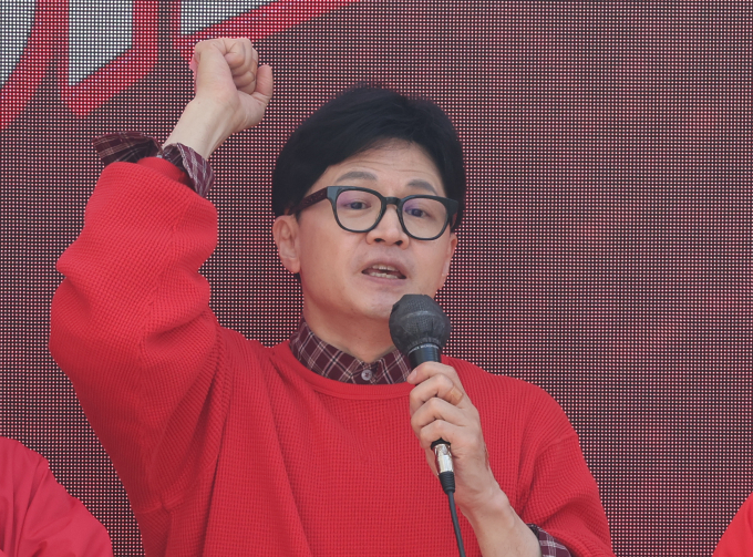 한동훈 국민의힘 총괄선거대책위원장이 소상공인을 위한 공약을 발표했다. 사진은 지난달 31일 경기 하남시 스타필드시티 위례점 앞에서 지원 유세를 하고 있는 한동훈 위원장. /사진= 뉴스1