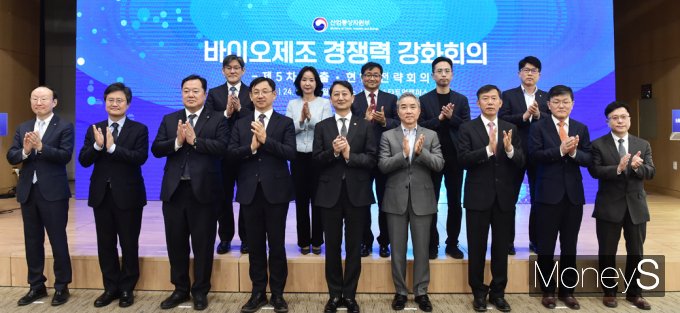 [머니S포토] 정부 