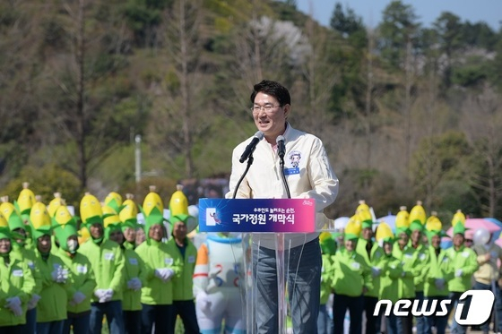 노관규 순천시장이 1일 전남 순천만국가정원에서 열린 국가정원 개막식에서 발언을 하고 있다./뉴스1