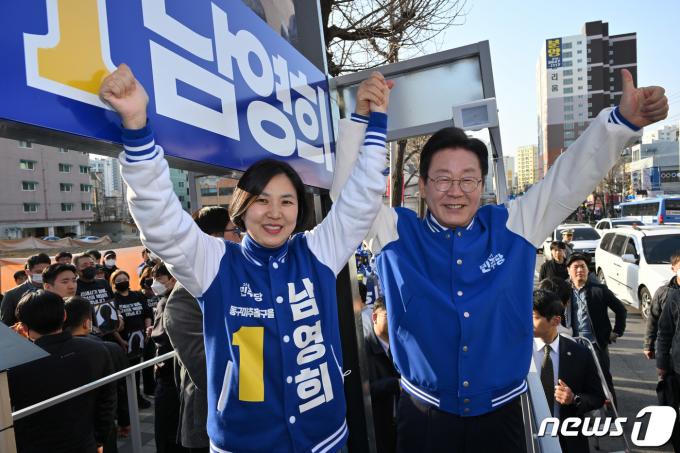 [사진] 남영희 후보 지원유세 나선 이재명