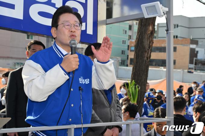 [사진] 남영희 후보 지원유세하는 이재명 대표