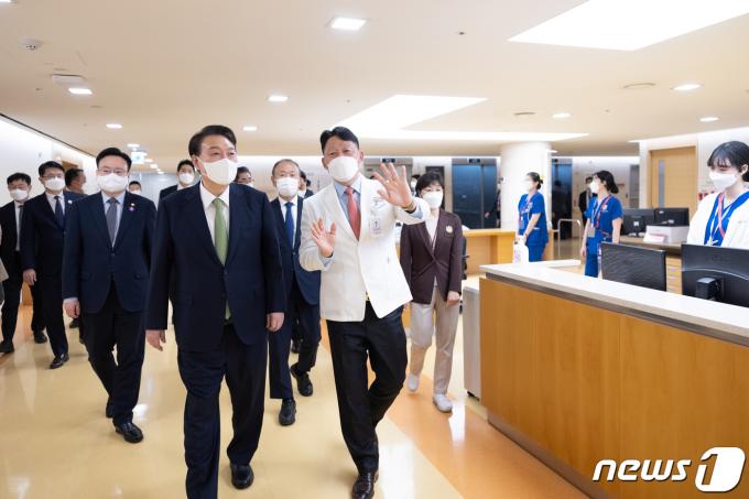 [사진] 대전 지역 병원 방문한 윤석열 대통령