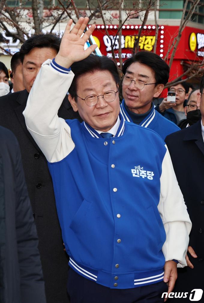 [사진] 영종하늘도시 찾은 이재명