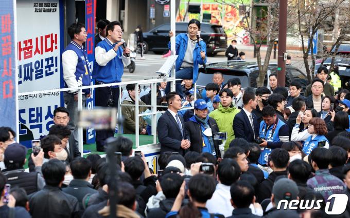 [사진] 인천 찾아 연설하는 이재명