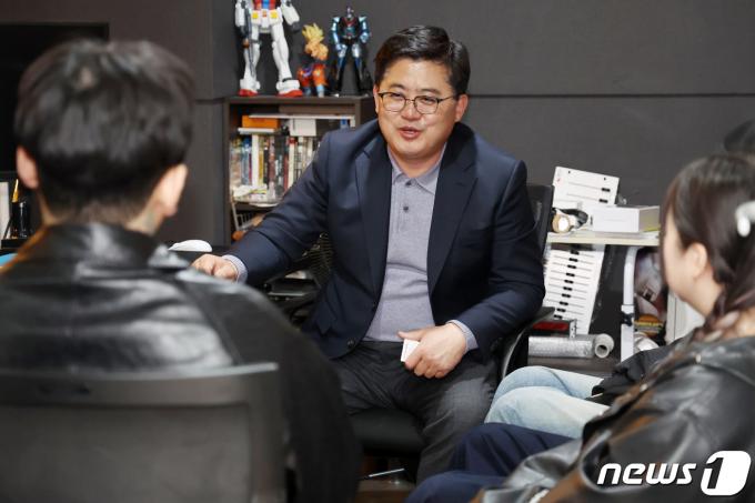 [사진] 함운경 국민의힘 마포을 후보 '작곡가들과 함께'