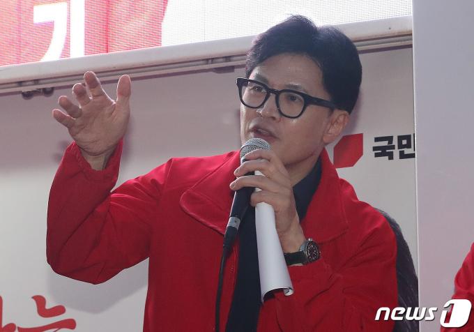 [사진] 한동훈 위원장 '강기윤·김종양 믿어주세요'