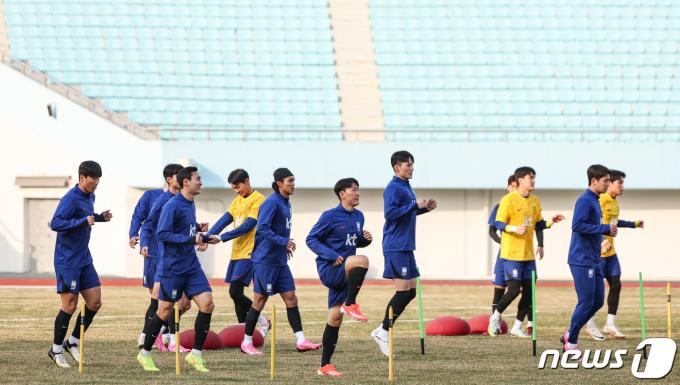 대한민국 올림픽 축구대표팀 선수들이 1일 오후 이천 부발읍 이천시종합운동장에서 2024 아시아축구연맹(AFC) U23 아시안컵을 앞두고 훈련을 하고 있다. 2024.4.1/뉴스1 ⓒ News1 이재명 기자