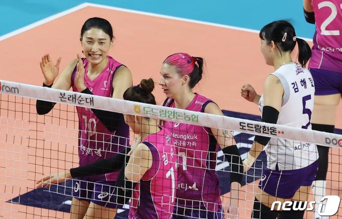 [사진] 득점 기뻐하는 김연경