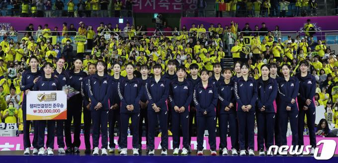 [사진] 흥국생명, 2년 연속 챔프전 준우승