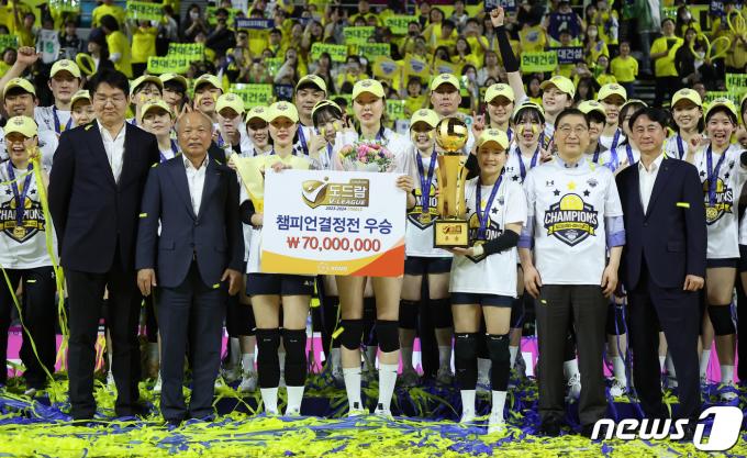 [사진] 13년 만의 통합우승 이뤄낸 현대건설