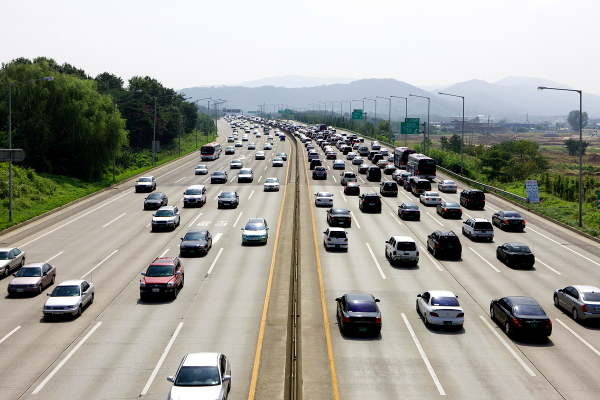 대학생 40여명을 태운 버스가 바닥이 뚫린 채로 고속도로를 달렸다. 사진은 기사 내용과 무관. /사진=이미지투데이
