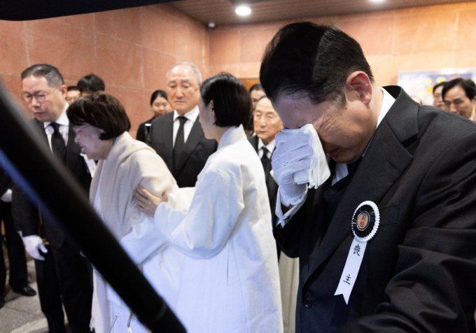 고 조석래 효성그룹 명예회장 발인이 2일 오전 서울 신촌세브란스병원에서 진행됐다. 사진은 슬픔에 잠겨있는 유가족. /사진=뉴스1