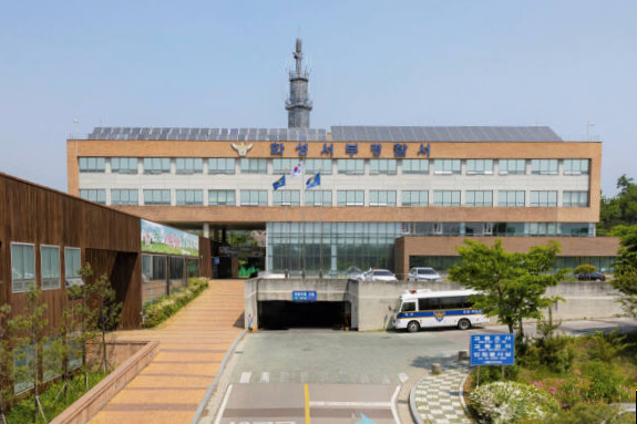 금전 문제로 갈등을 겪던 회사 사장을 살해한 남성이 경찰에 붙잡혔다. 사진은 경기 화성서부경찰서 전경. /사진=뉴스1(경기남부경찰청)