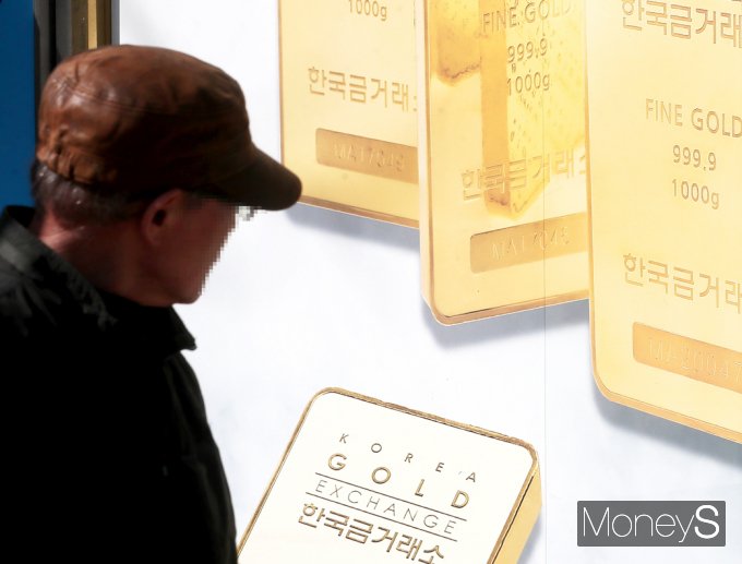[머니S포토] 고공행진 '금값' 상승기류 언제까지…