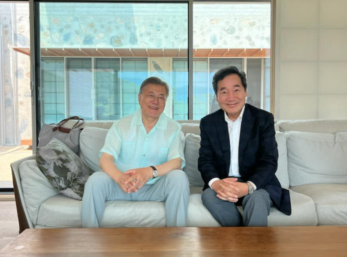 이낙연 새로운미래 공동대표가 문재인 전 대통령이 새로운미래를 응원했다고 밝혔다. 사진은 이 공동대표(오른쪽)가 지난 2022년 5월25일 문 전 대통령(왼쪽)을 예방한 모습. /사진=이 공동대표 페이스북