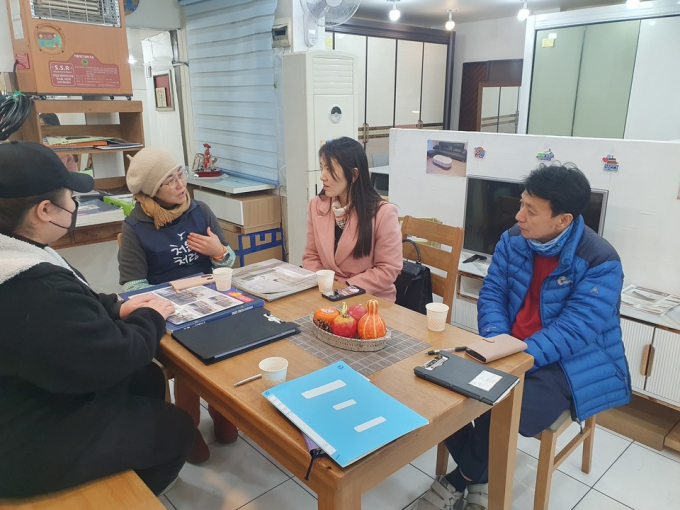 안양시가 안양1번가 상가에서 마을세무사가 직접찾아가는 세무상담을 진행하고 있다. / 사진제공=안양시