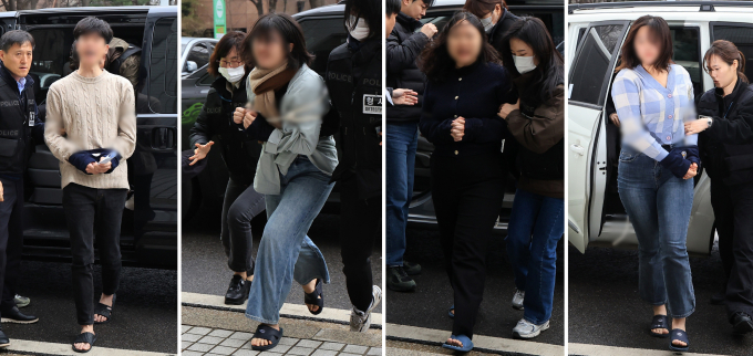 국민의힘 당사에 난입해 성일종 의원의 사퇴를 요구한 한국대학생진보연합(대진연) 회원 2명이 구속 상태로 재판에 넘겨졌다. 사진은 지난달 12일 오전 서울 양천구 서울남부지방법원에서 열리는 구속 전 피의자심문(영장실질심사)에 출석하고 있는 대진연 회원 4명. /사진=뉴스1