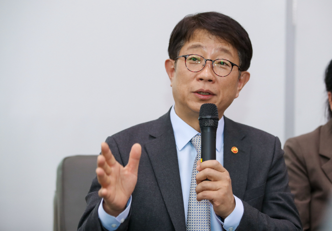 사진은 박상우 국토교통부 장관이 2일 정부세종청사에서 열린 국토부 출입기자단과의 간담회 자리에서 답변을 하고 있는 모습./사진=국토교통부 제공(뉴스1)
