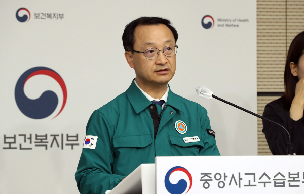 정부가 의사들에게 통일되고 합리적인 주장을 해달라고 요청했다. 전병왕 보건복지부 보건의료정책실장이 2일 오전 세종시 정부세종청사에서 의사 집단행동 중수본 회의 주요 내용과 비상진료체계 상황 등을 발표하고 있다. /사진=뉴스1