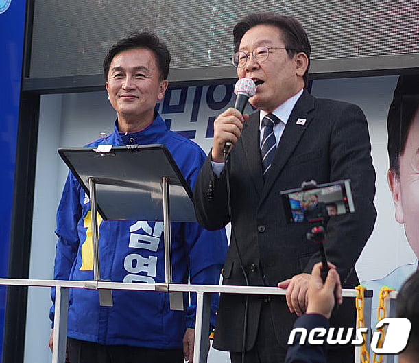 [사진] 이재명 대표, 재판 마치고 류삼영 후보 지원 유세