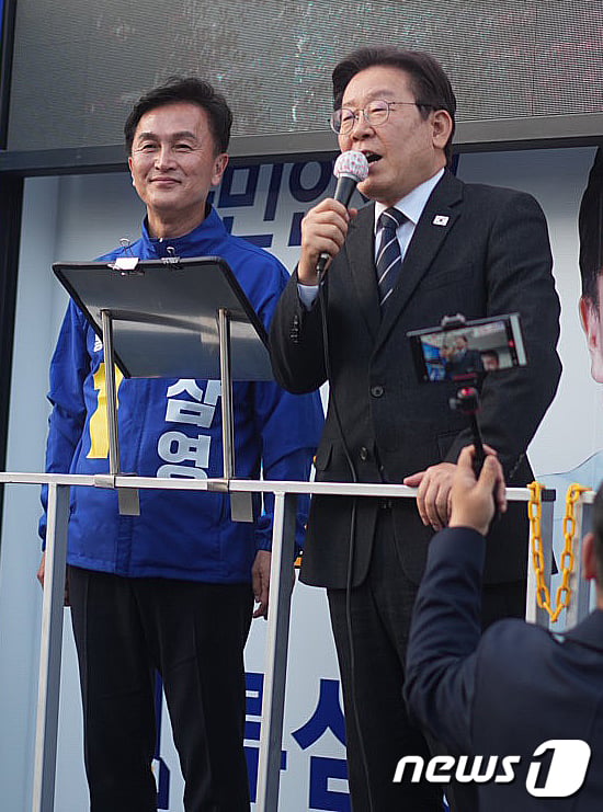 [사진] 류삼영 후보 지원 유세하는 이재명 대표
