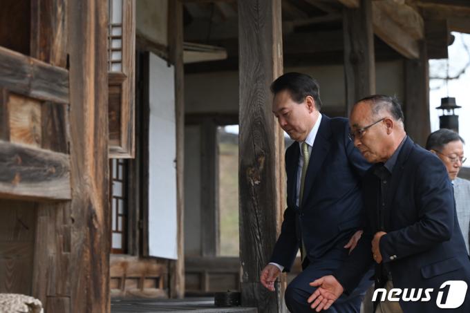 [사진] 윤 대통령, 충남 논산 명재고택 방문