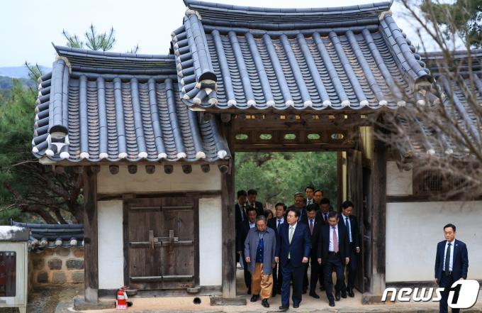 [사진] 윤석열 대통령, 종학당 방문
